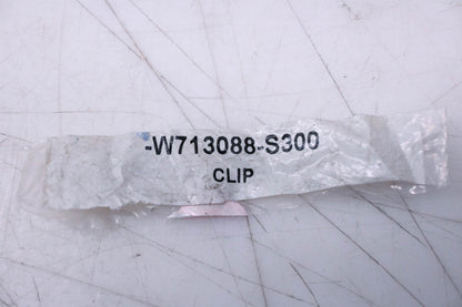 New OEM Ford W713088-S300 Clip NOS