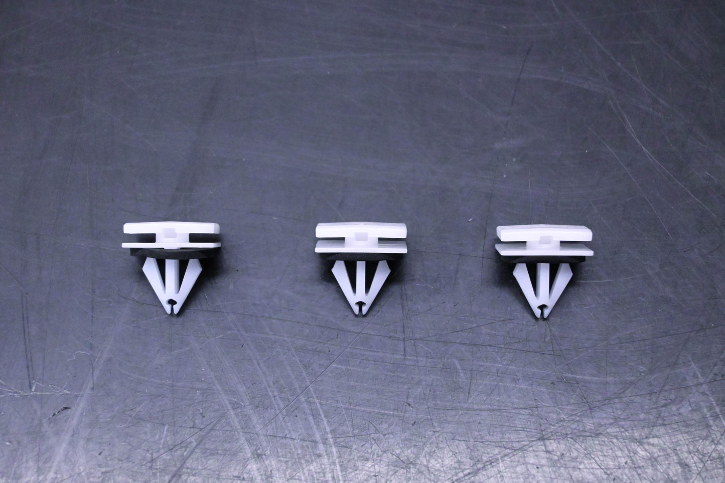 New OEM Ford W715201-S300 Exterior Rocker Moulding Clips Qty 3 NOS