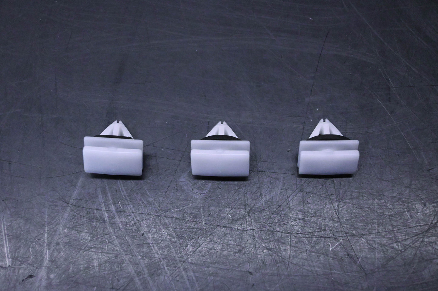 New OEM Ford W715201-S300 Exterior Rocker Moulding Clips Qty 3 NOS