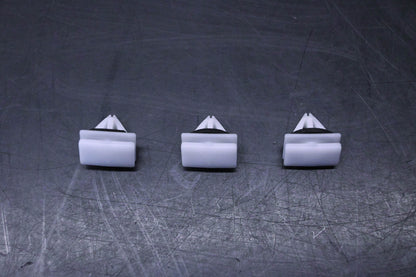 New OEM Ford W715201-S300 Exterior Rocker Moulding Clips Qty 3 NOS