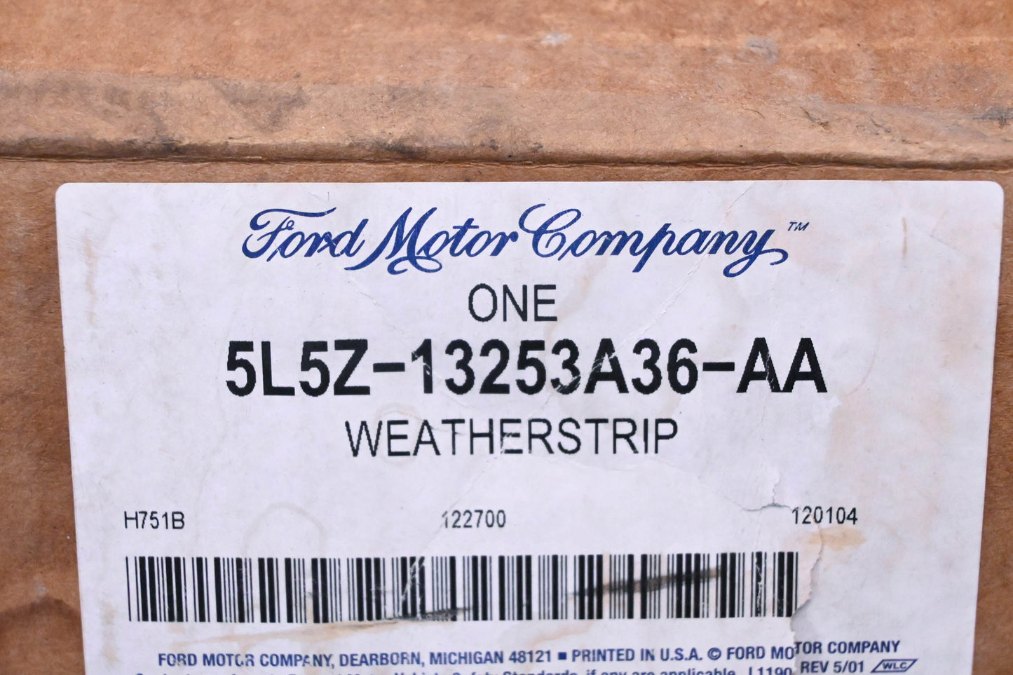 New OEM Ford 5L5Z-13253A36-AA 42" Weatherstrip Assembly NOS