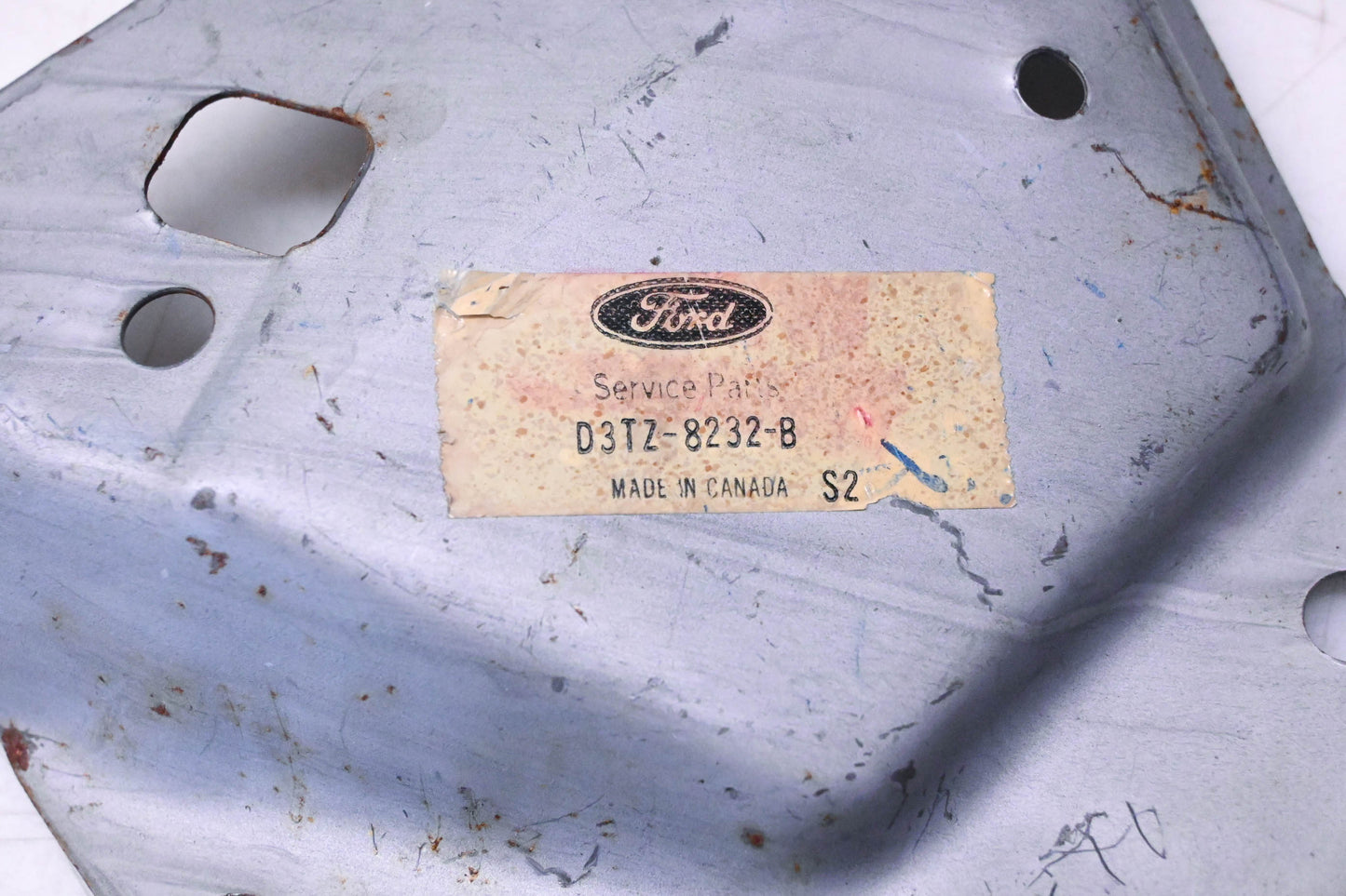 New OEM Ford D3TZ-8232-B Radiator Grill Bracket NOS