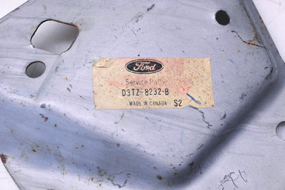 New OEM Ford D3TZ-8232-B Radiator Grill Bracket NOS