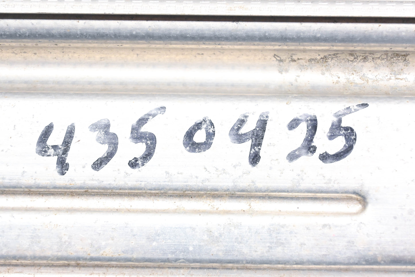 General Motors 4350425 Quarter Panel Metal Moulding NOS