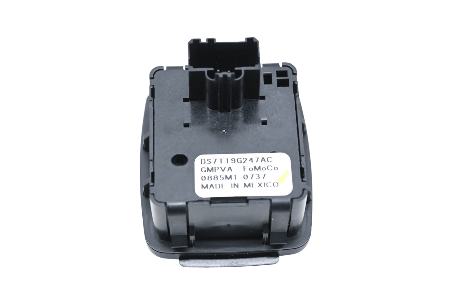 New OEM Ford DS7Z-19N236-A, DS7T19G247AC Auxiliary Outlet AC 110V - 150W Socket NOS