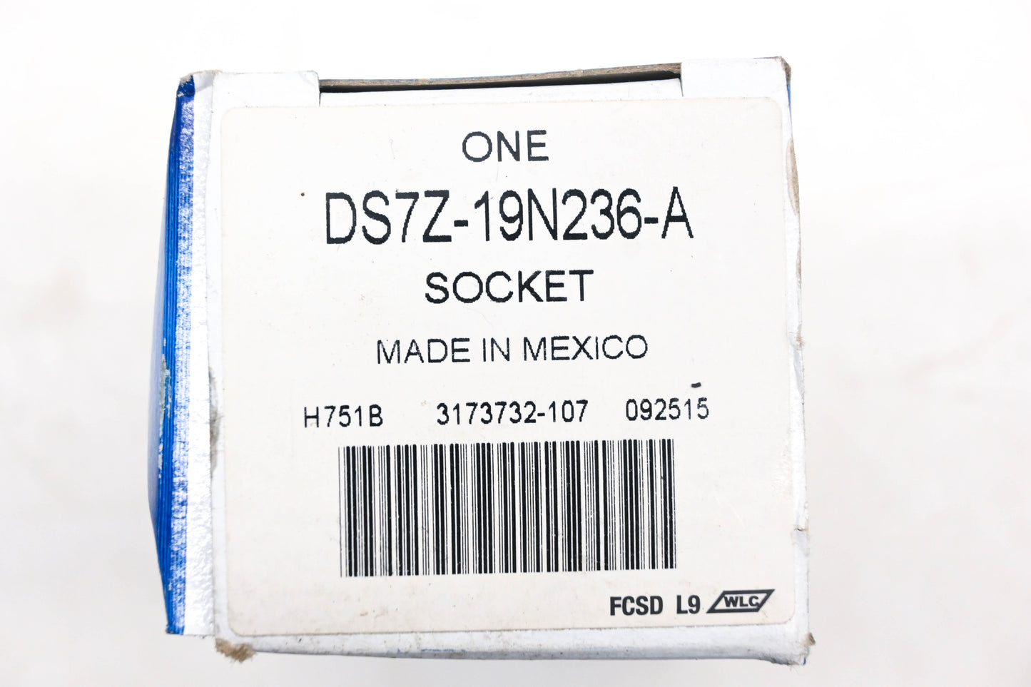 New OEM Ford DS7Z-19N236-A, DS7T19G247AC Auxiliary Outlet AC 110V - 150W Socket NOS