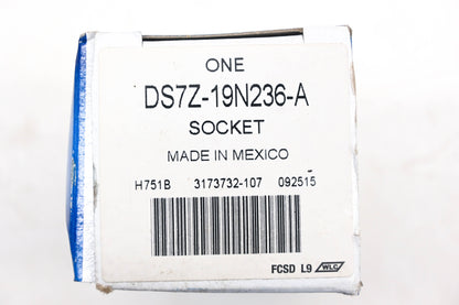 New OEM Ford DS7Z-19N236-A, DS7T19G247AC Auxiliary Outlet AC 110V - 150W Socket NOS