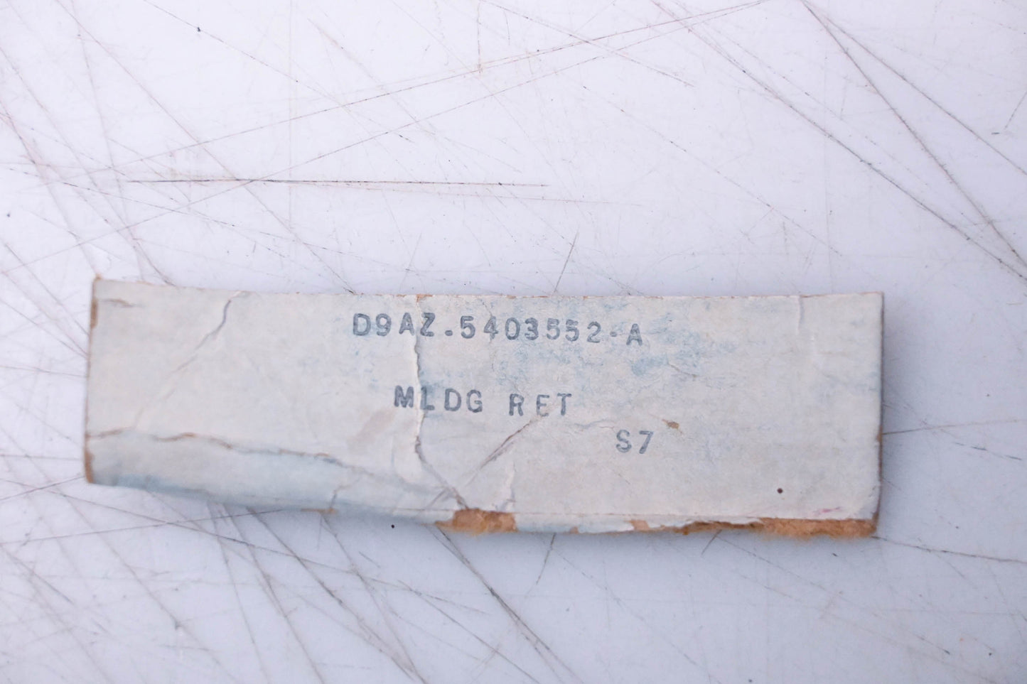 New OEM Ford D9AZ-5403552-A Moulding Retainer NOS