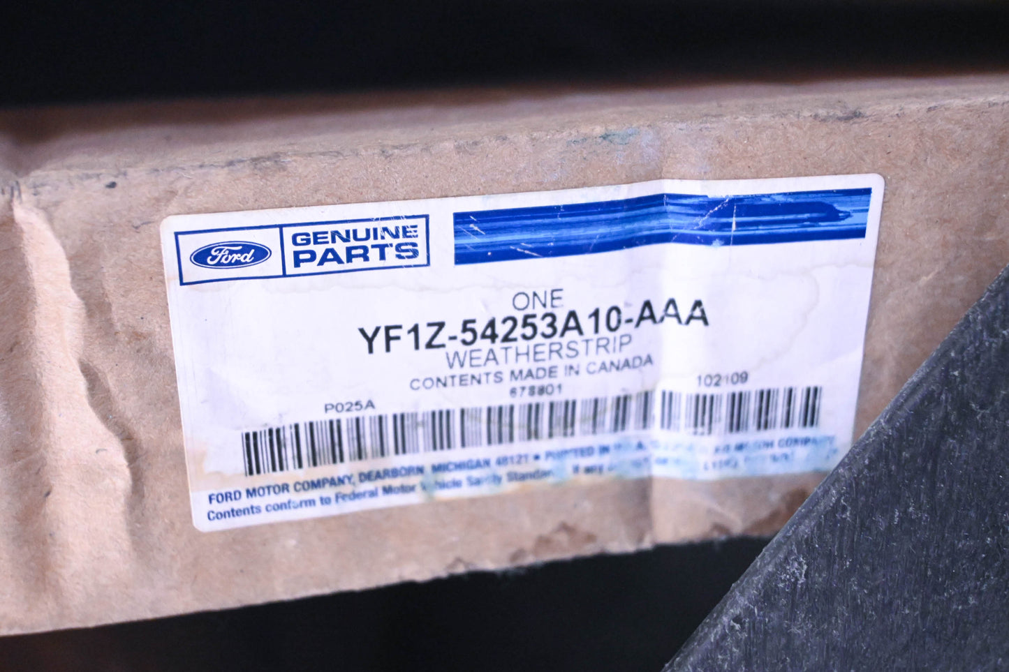 New OEM Ford YF1Z-54253A10-AAA 9.5' Weatherstrip Assembly NOS