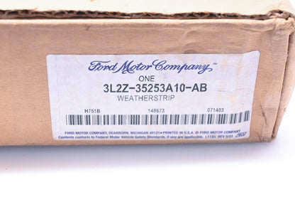 New OEM Ford 3L2Z-35253A10-AB Rear Door Weatherstrip Assembly NOS