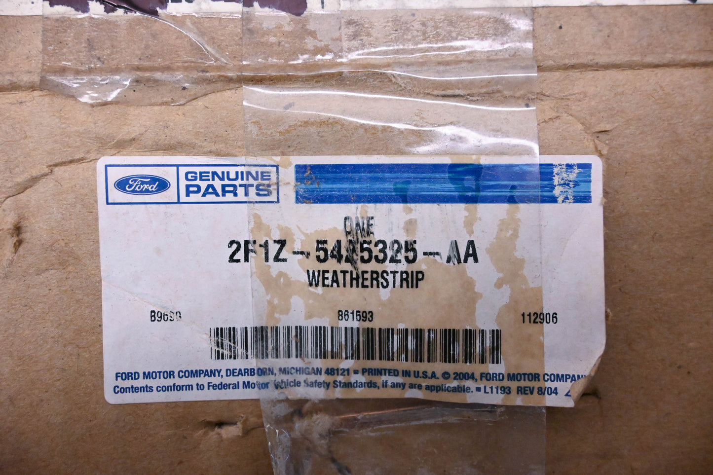 New OEM Ford 2F1Z-5425325-AA Rear Door Weatherstrip Assembly NOS