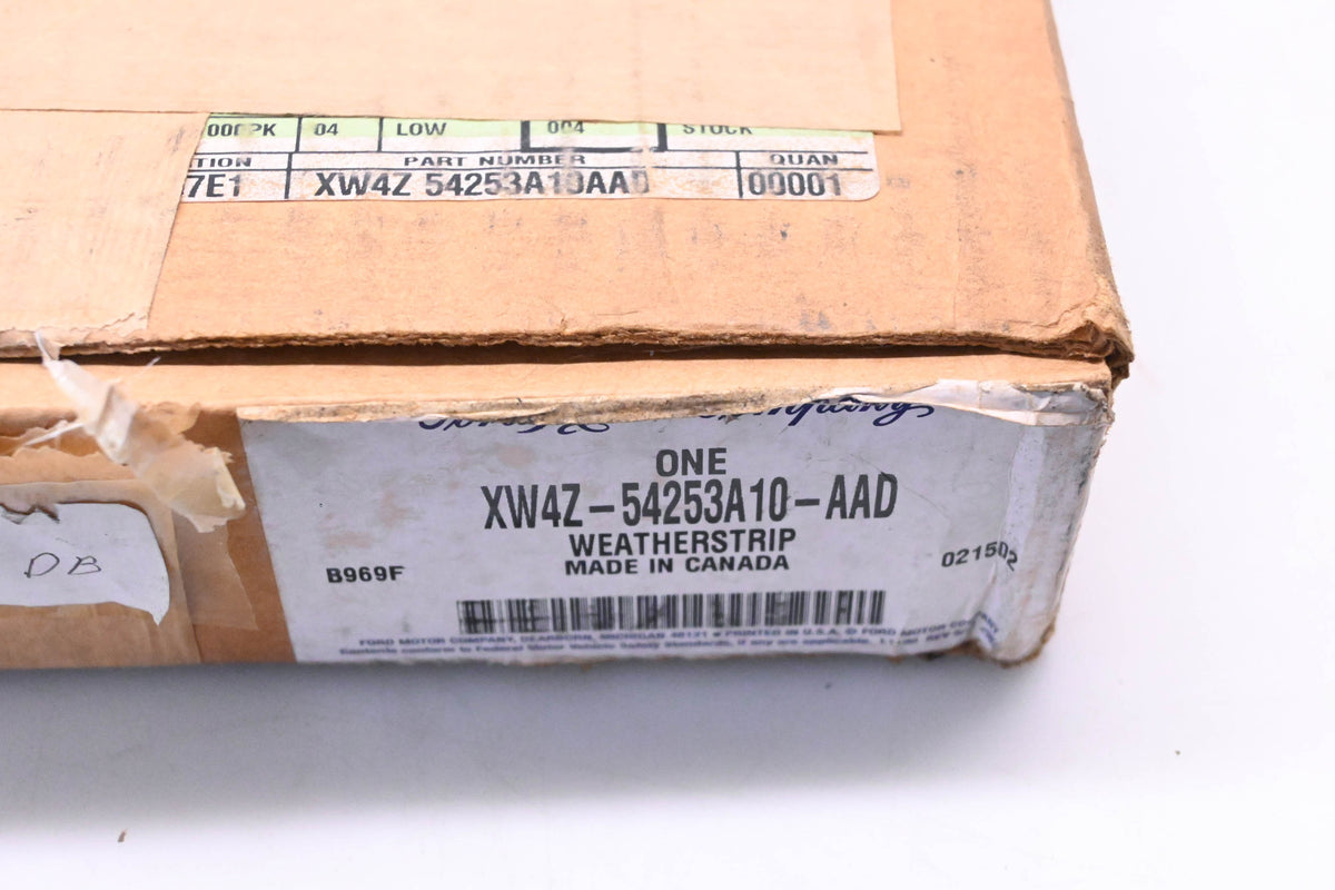 New OEM Ford XW4Z-54253A10-AAD Door Seal Weatherstrip NOS
