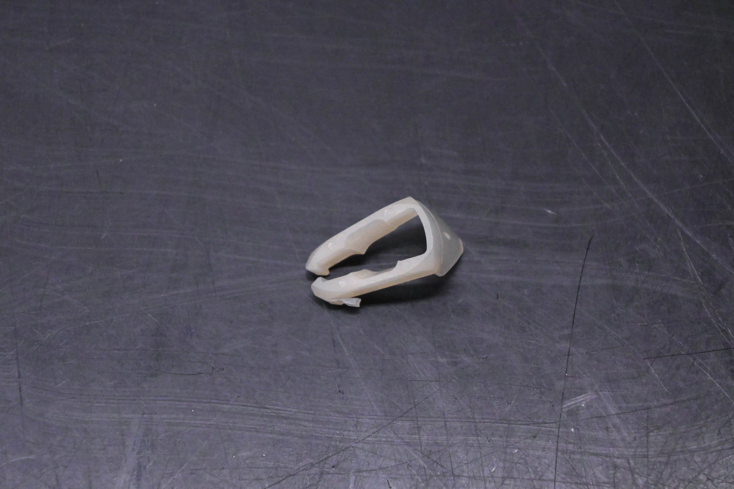 New OEM Ford N806191-S1901 Fuel Line Retainer Clip NOS