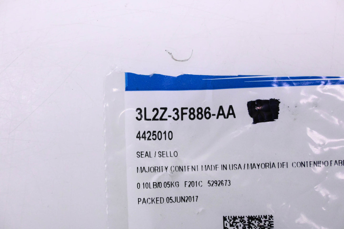 New OEM Ford 3L2Z-3F886-AA, 4425010 Seal NOS