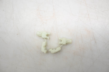 New OEM Ford F85Z-1521952-BA Retainer Qty 2 NOS
