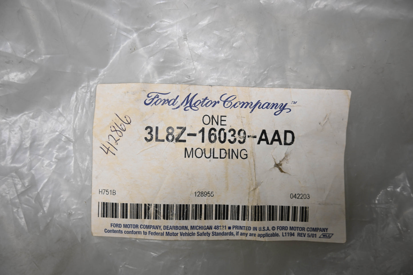 New OEM Ford 3L8Z-16039-AAD, 3L84-16A075-AAW Front Left Fender Flare NOS