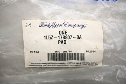 New OEM Ford 1L5Z-17B807-BA, 1L54-17E985 Bumper Pad NOS