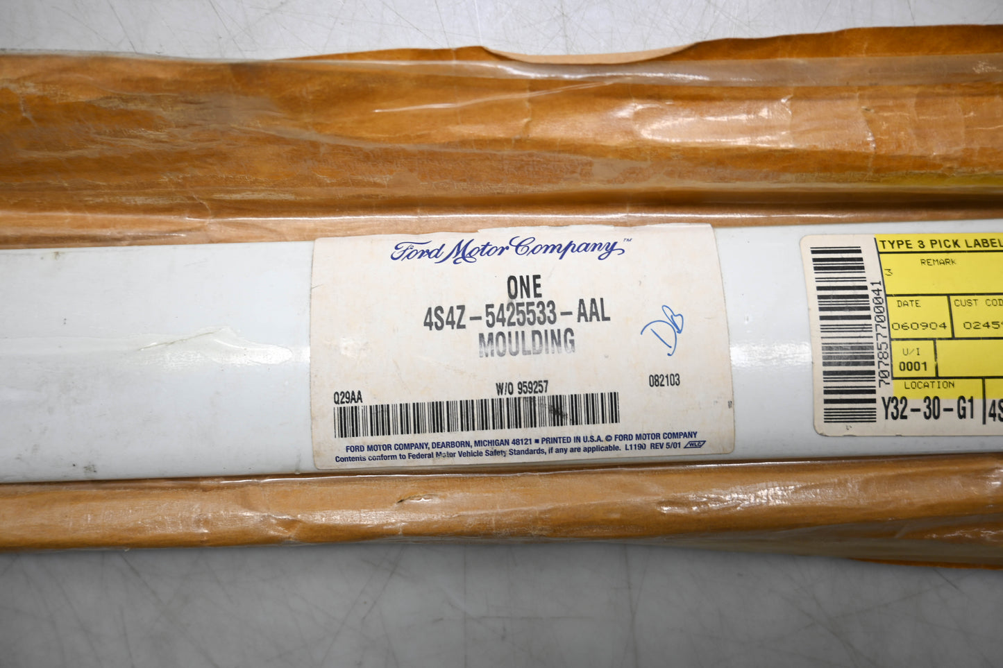 New OEM Ford 4S4Z-5425533-AAL Moulding NOS