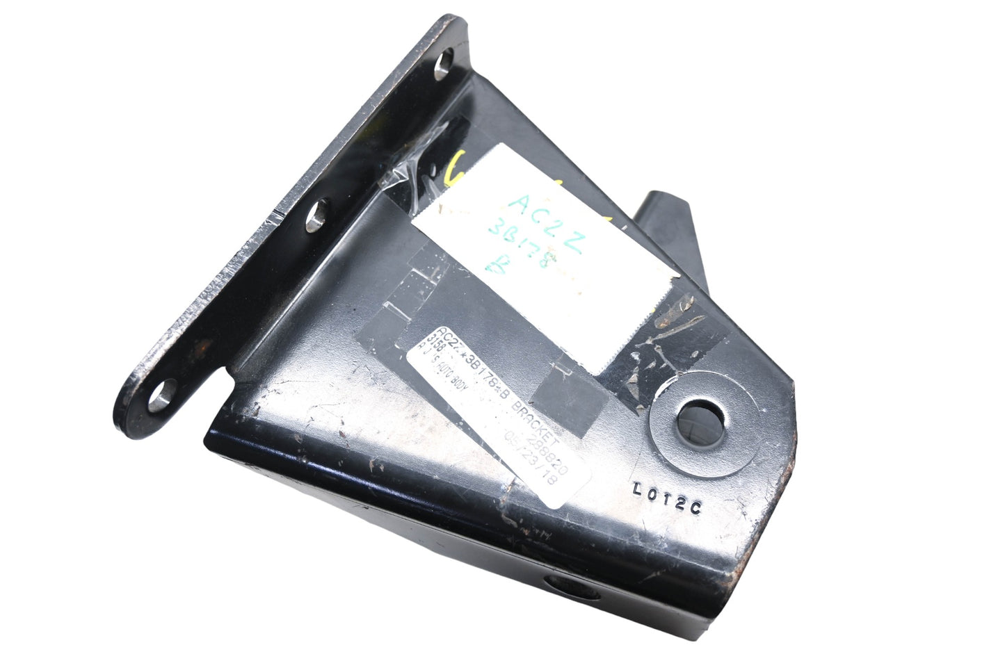 New OEM Ford AC2Z-3B178-B, AC24-3K090-AA Driver Side Axle Beam Mount Bracket NOS