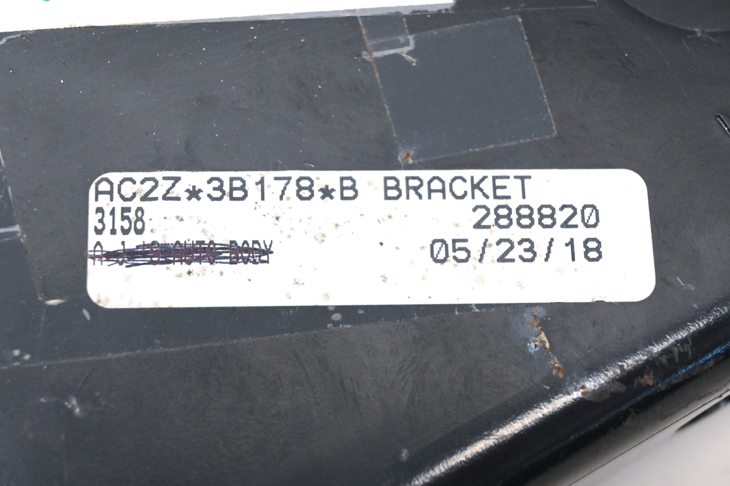 New OEM Ford AC2Z-3B178-B, AC24-3K090-AA Driver Side Axle Beam Mount Bracket NOS