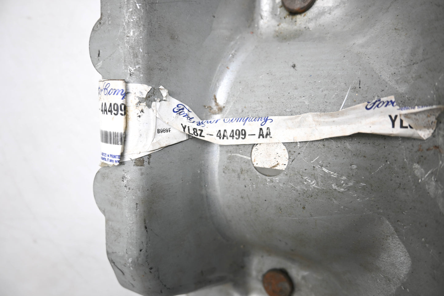 New OEM Ford YL8Z-4A499-AA Drive Axle Bracket NOS