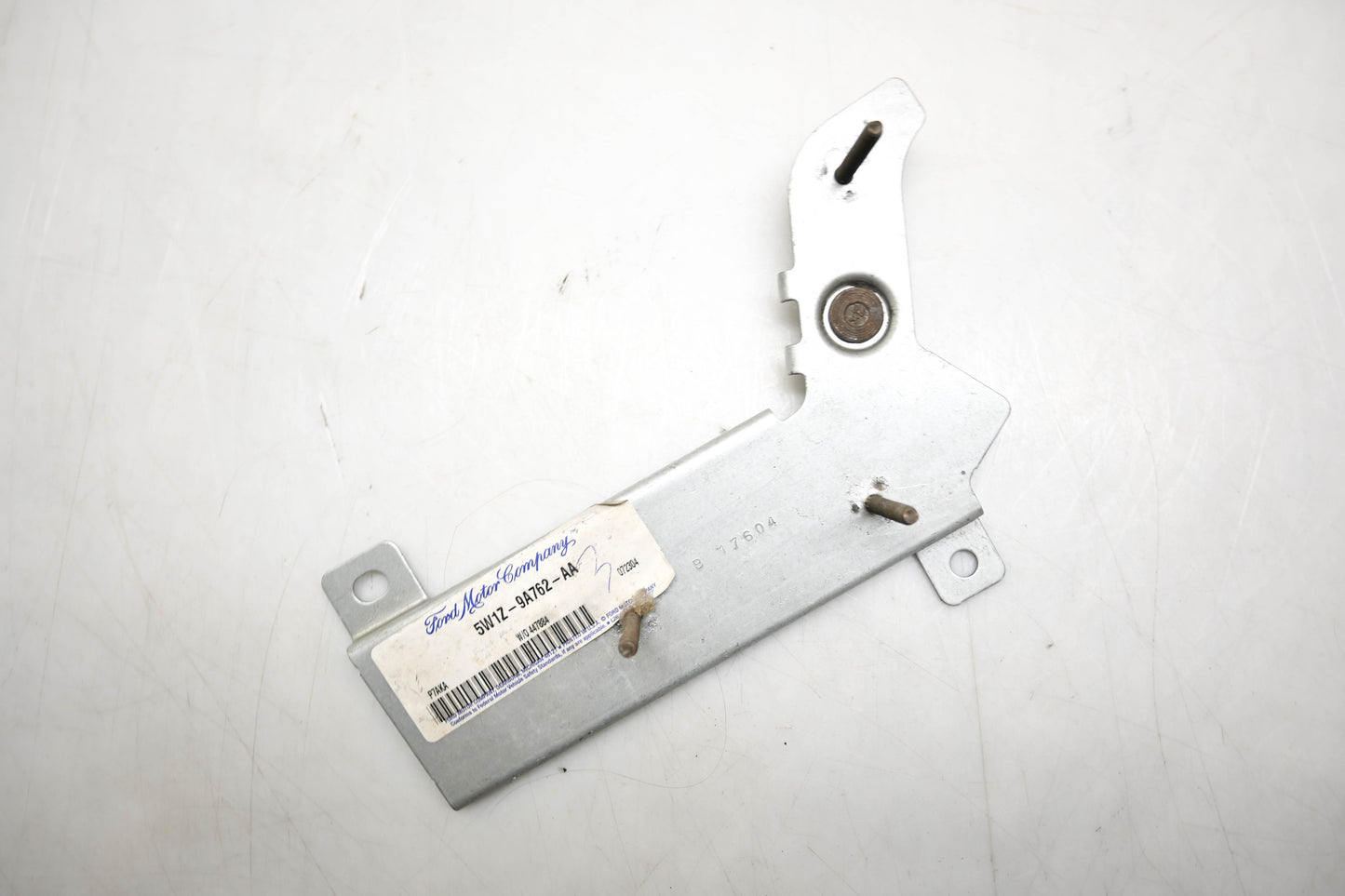 New OEM Ford 5W1Z-9A762-AA Bracket NOS