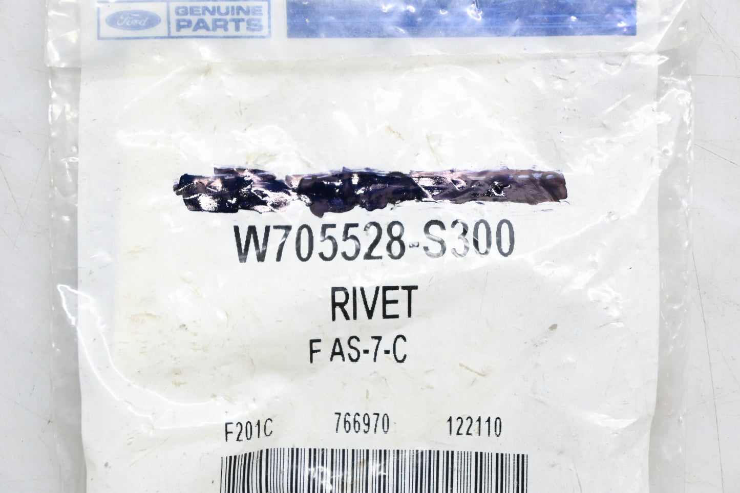 New OEM Ford W705528-S300 Rivets NOS
