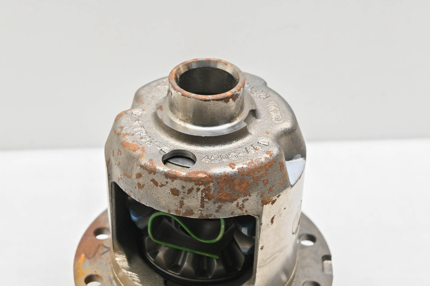 New OEM Ford AR3Z-4026-A 31 Spline 8.8" Limited Slip Differential Carrier NOS