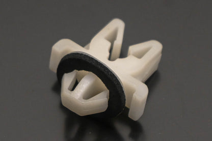 New OEM Ford F3XY-2B223-F Clip NOS