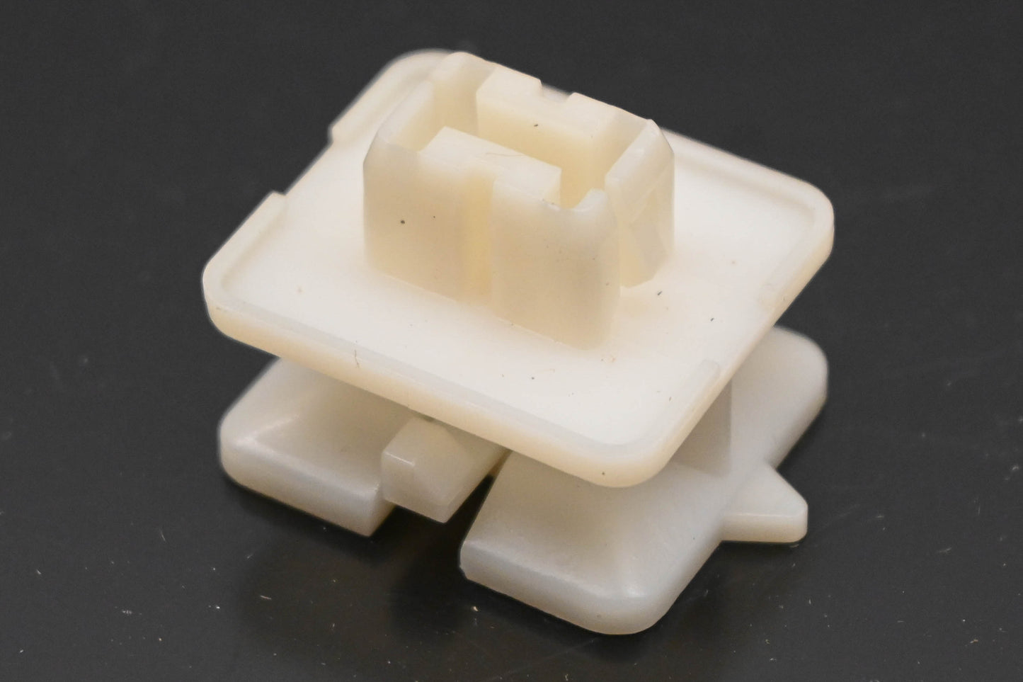 New OEM Ford F32Z-17C756-T Retainer Clip NOS