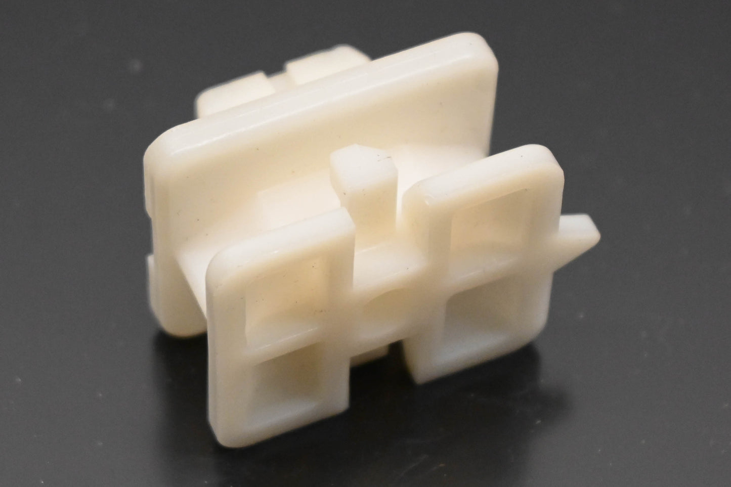 New OEM Ford F32Z-17C756-T Retainer Clip NOS