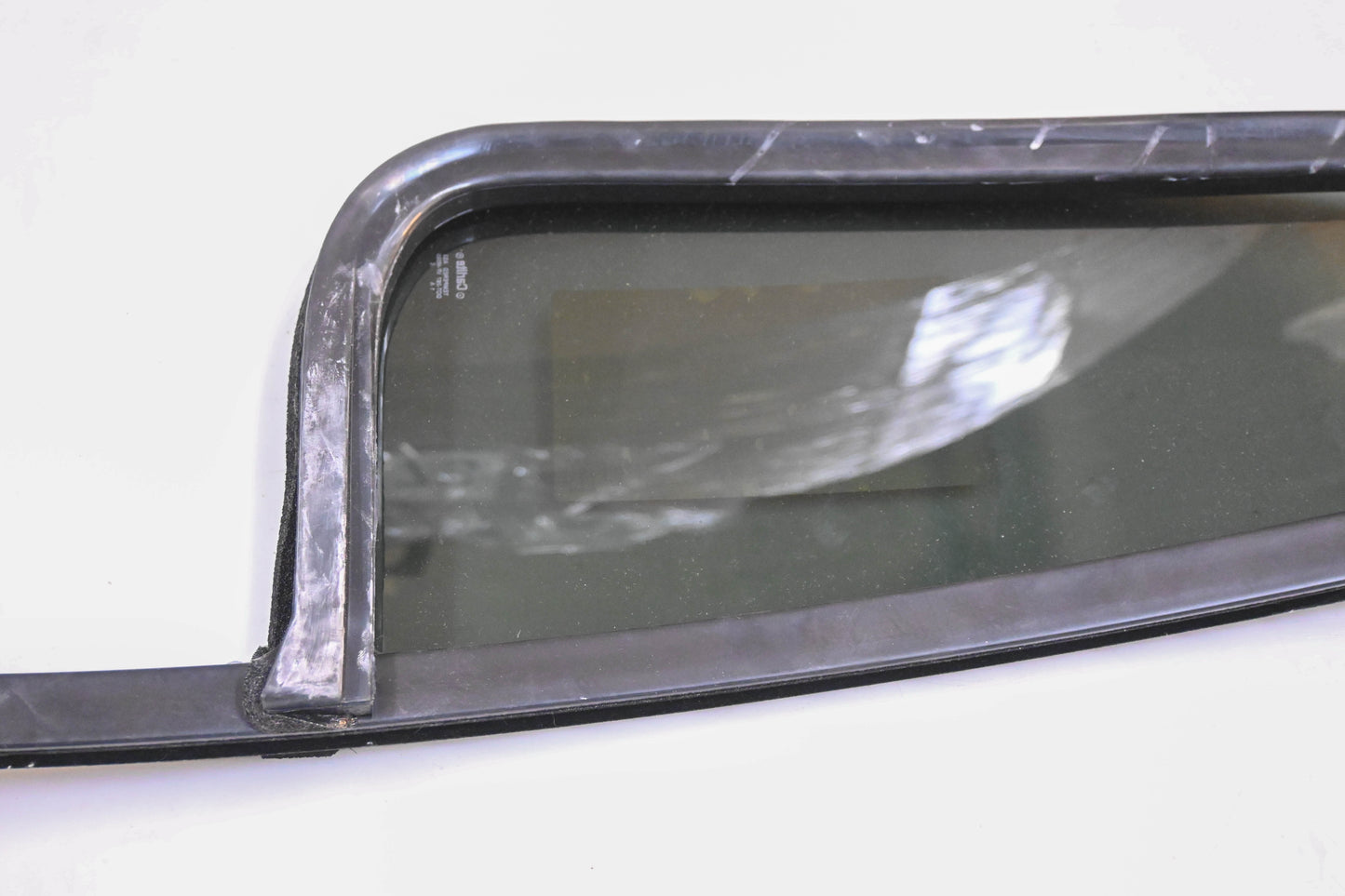 New OEM Ford 2C5Z-7825767-BAA, DV10094YPY Carlite Rear Left Vent Glass Assembly NOS