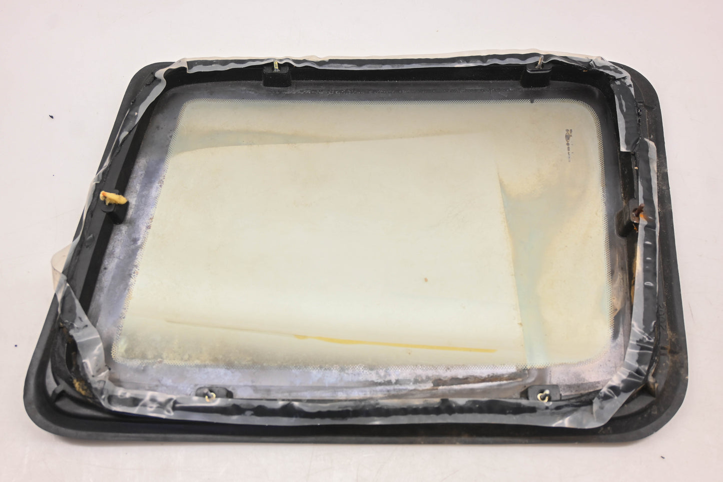 New OEM Ford DQ08004YPY, F5TZ-1829700-A Carlite Rear Window Assembly NOS