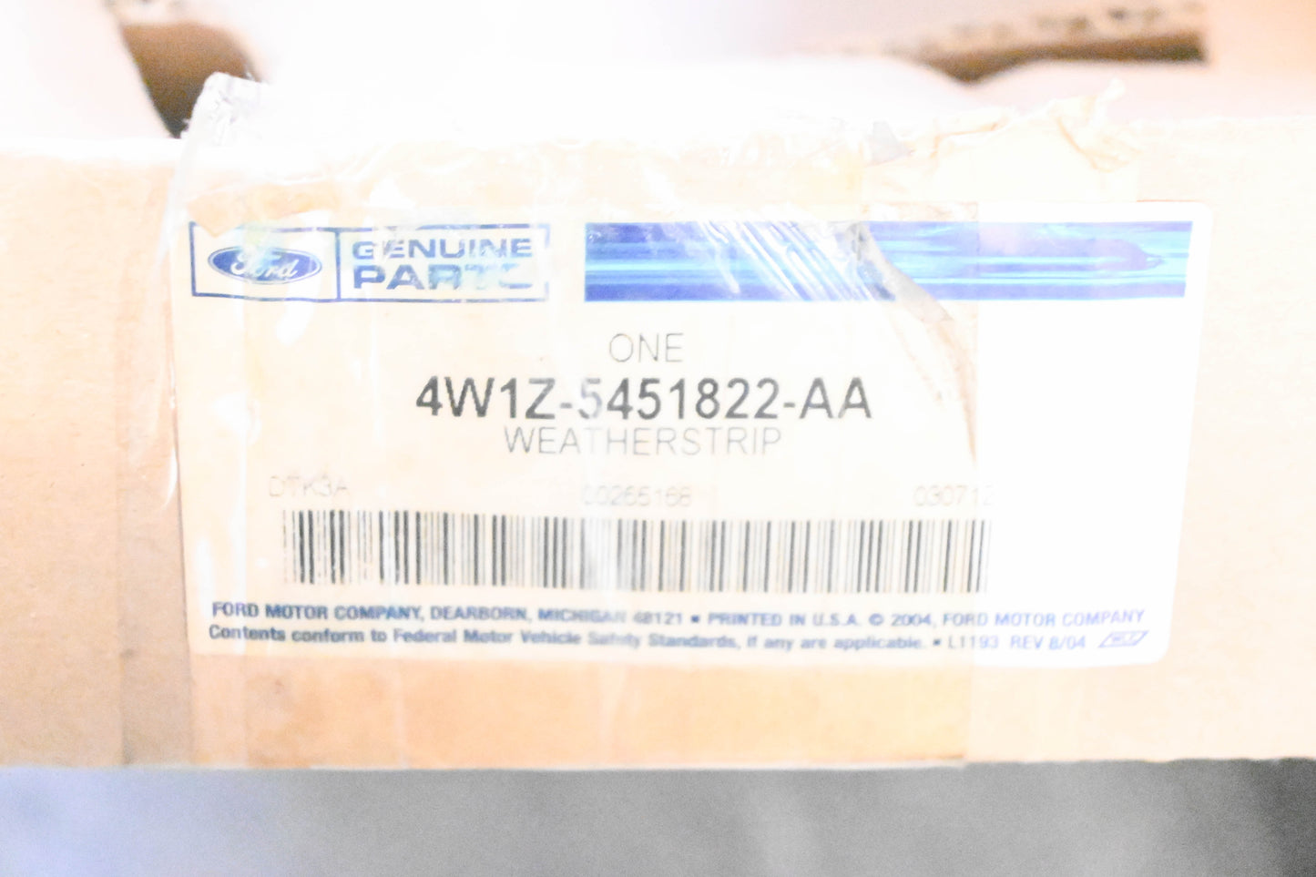 New OEM Ford 4W1Z-5451822-AA Weatherstrip NOS