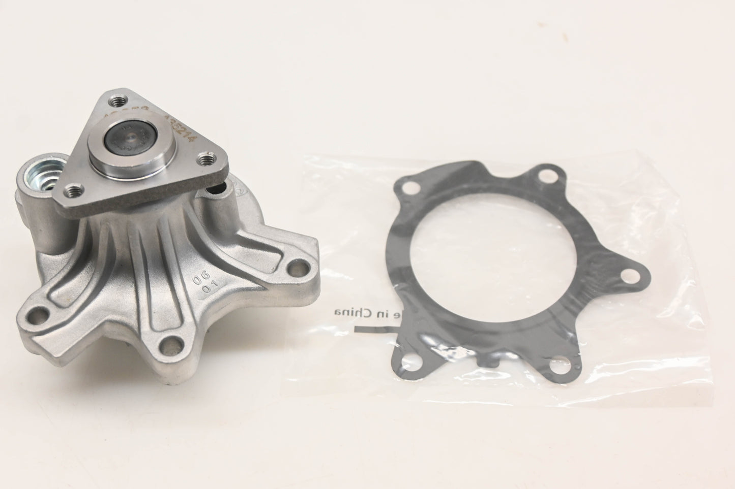 Gates 42253 Water Pump With Gasket NOS