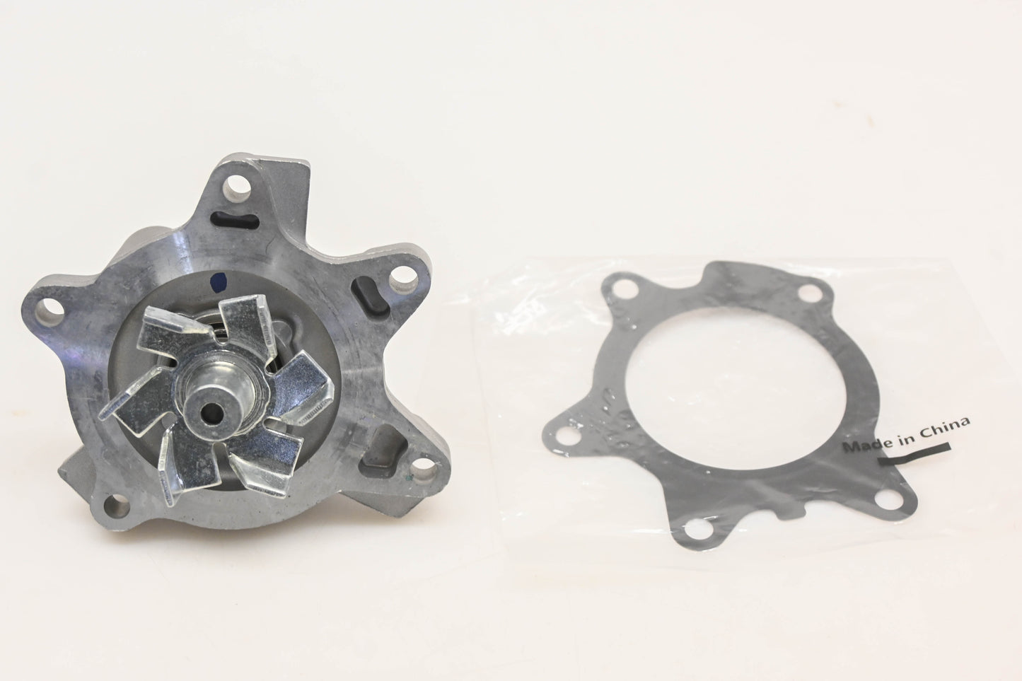Gates 42253 Water Pump With Gasket NOS