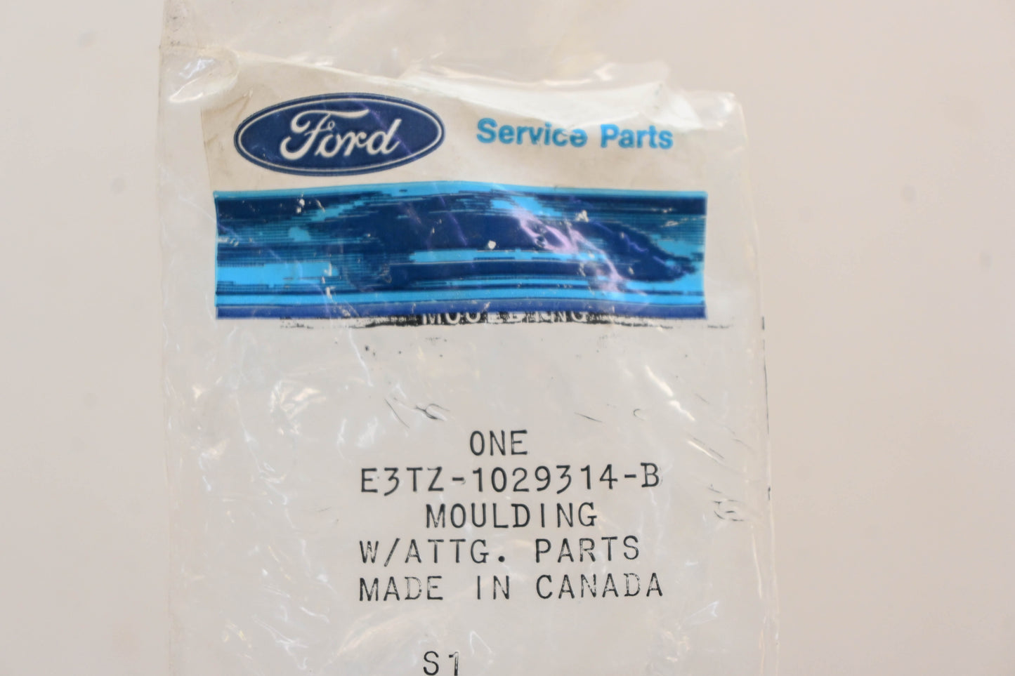 New OEM Ford E3TZ-1029314-B Rear Right Lower Corner Molding Kit NOS