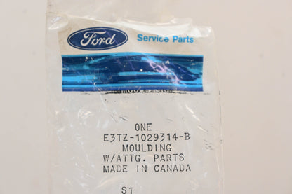 New OEM Ford E3TZ-1029314-B Rear Right Lower Corner Molding Kit NOS