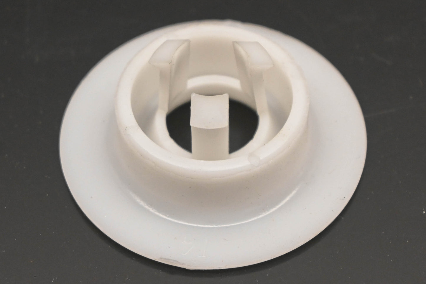 New OEM Ford D8BZ-5401691-A Dash Insulator Retainer NOS