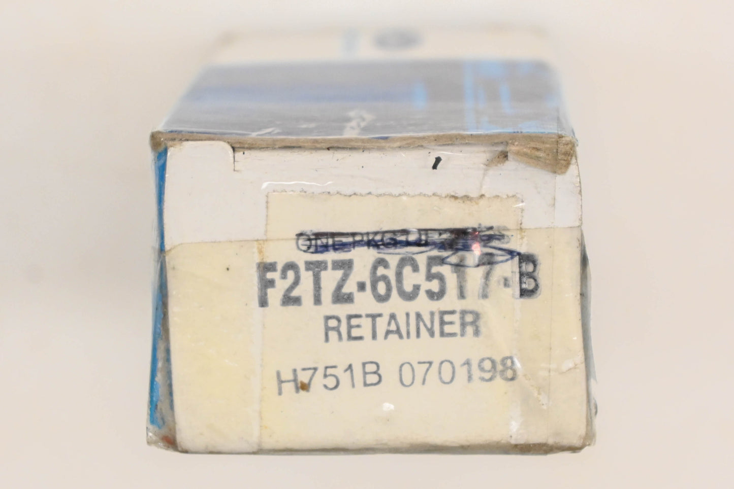 New OEM Ford F2TZ-6C517-B Valve Cover Retainer NOS