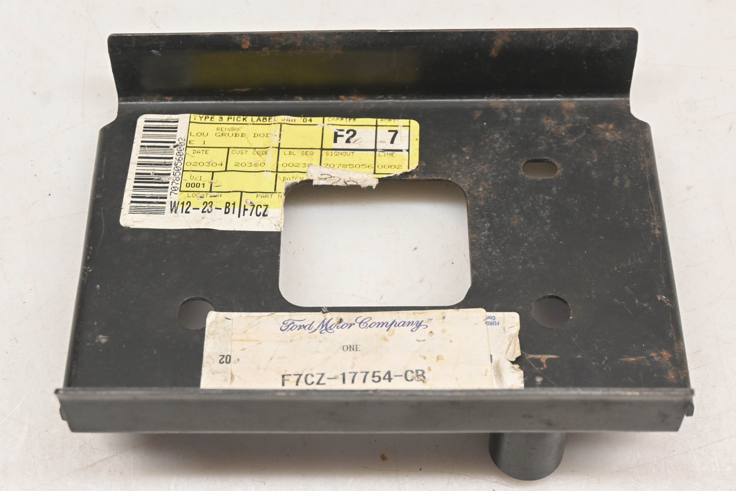 New OEM Ford F7CZ-17754-CB Inner Bumper Mount Bracket NOS