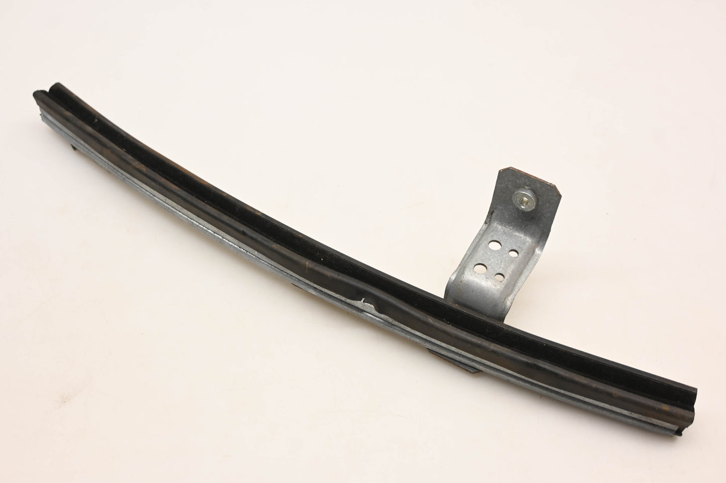 New OEM Ford F2SZ-63222A00-A Right Lower Run Channel Retainer NOS