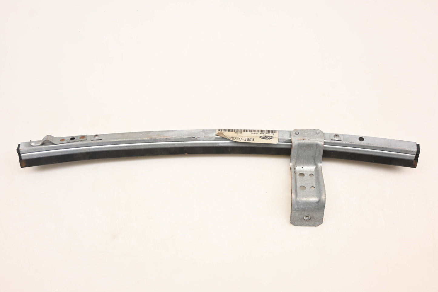 New OEM Ford F2SZ-63222A00-A Right Lower Run Channel Retainer NOS