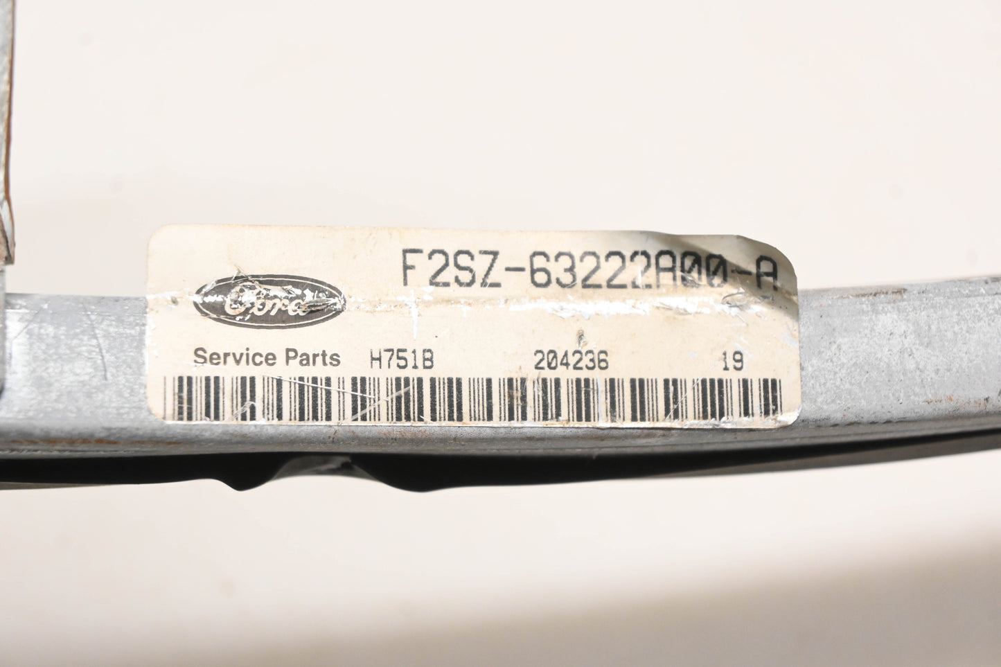 New OEM Ford F2SZ-63222A00-A Right Lower Run Channel Retainer NOS