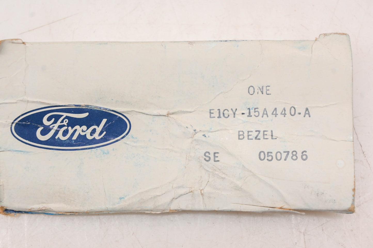 New OEM Ford E1CY-15A440-A, E4CB-15A440-AWA Right Front Side Marker Lamp Bezel NOS