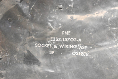 New OEM Ford E3SZ-15702-A Lamp Socket & Wire Assembly NOS