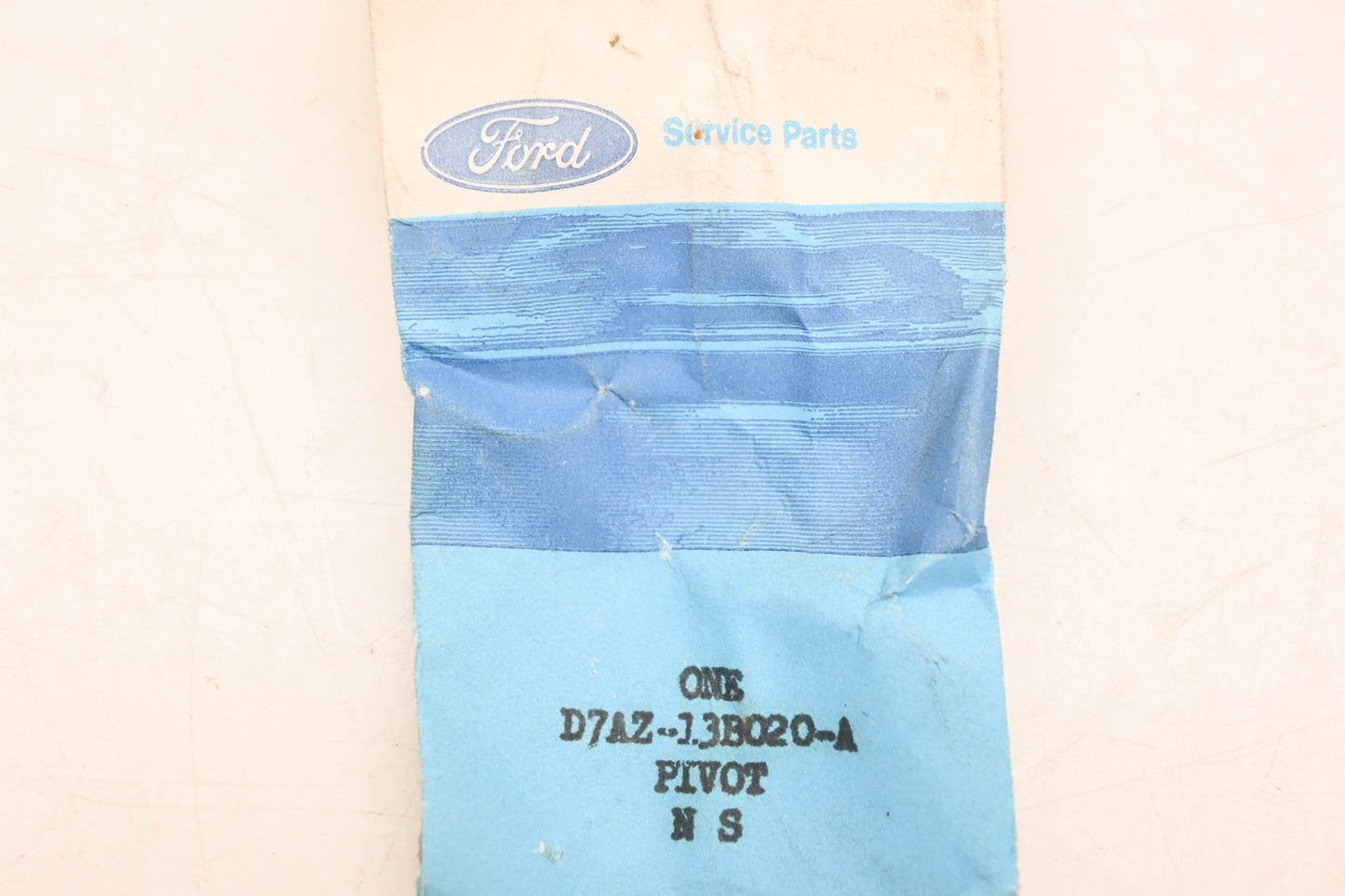 New OEM Ford D7AZ-13B020-A Headlight Cover Pivot Hinge NOS