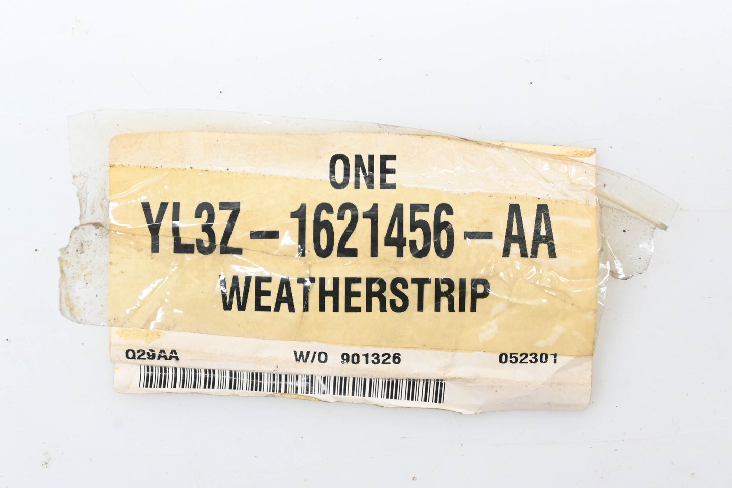 New OEM Ford YL3Z-1621456-AA Right Door Weatherstrip NOS