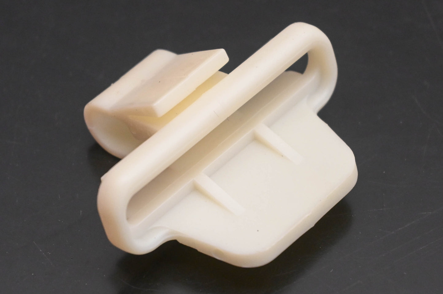 New OEM Ford F5RZ-54613A46-BB Seat Cushion Fastener NOS