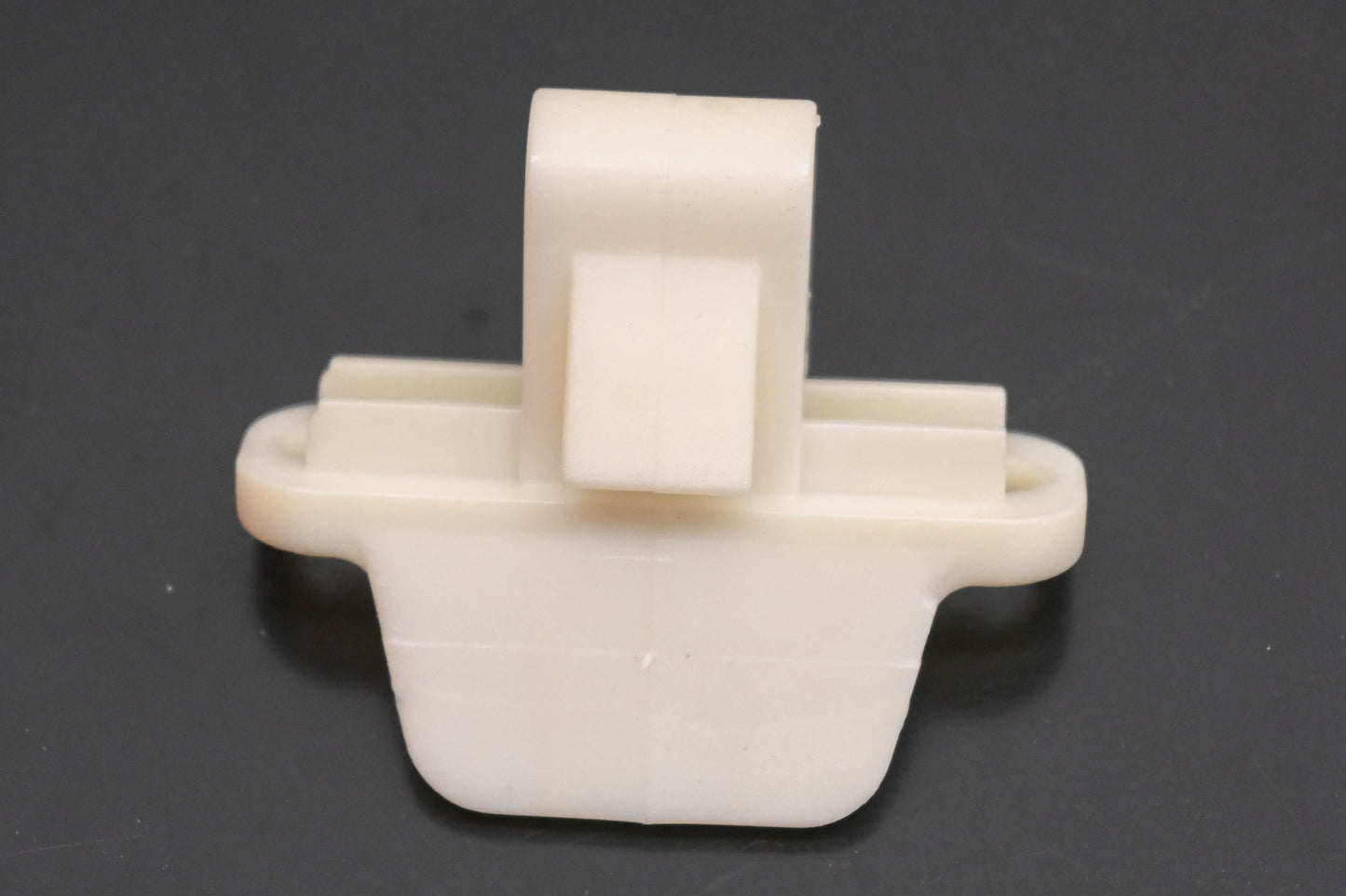 New OEM Ford F5RZ-54613A46-BB Seat Cushion Fastener NOS